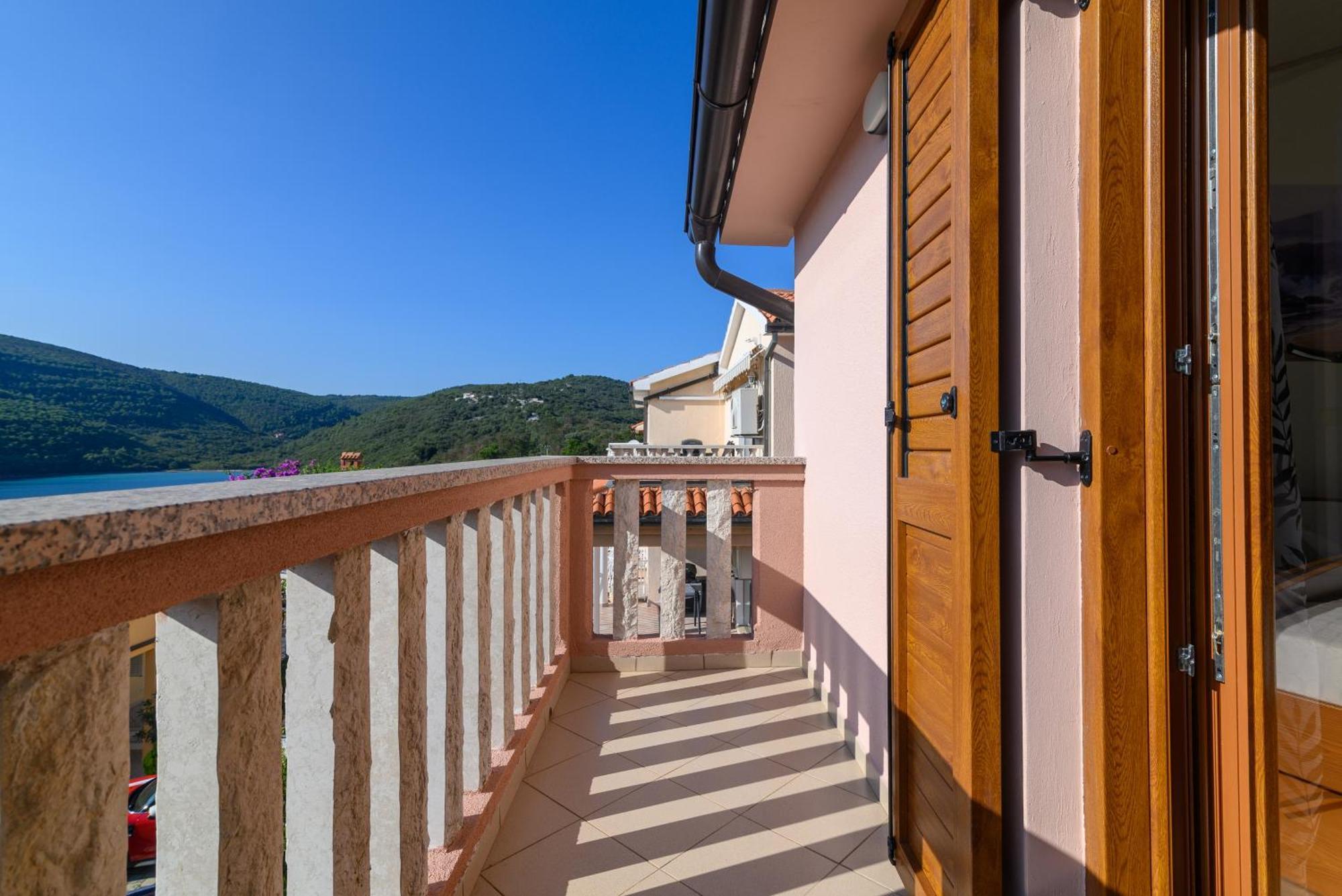 Apartments By The Sea Duga Luka - Prtlog, Labin - 2335 Экстерьер фото